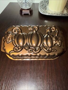 Nordic Ware Pumpkin Loaf (6 cups/ 1.4 liters). Metallic Bronze.